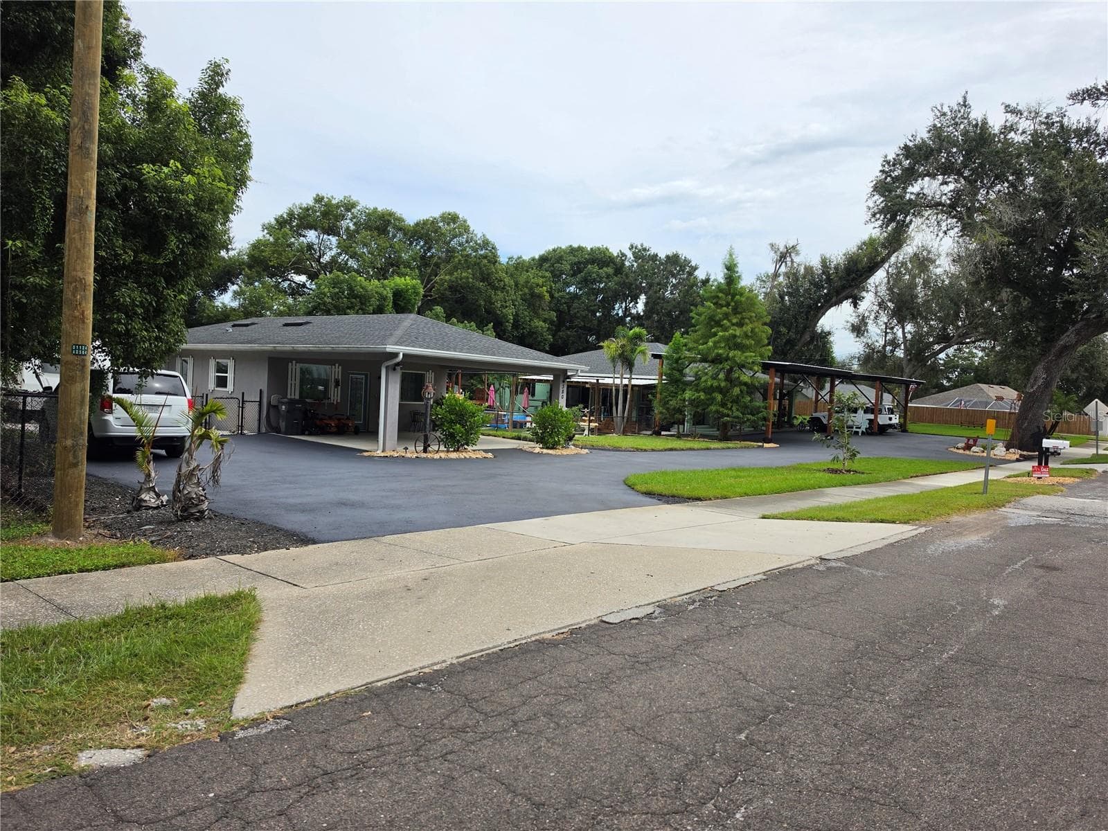 390 HENDERSON AVE