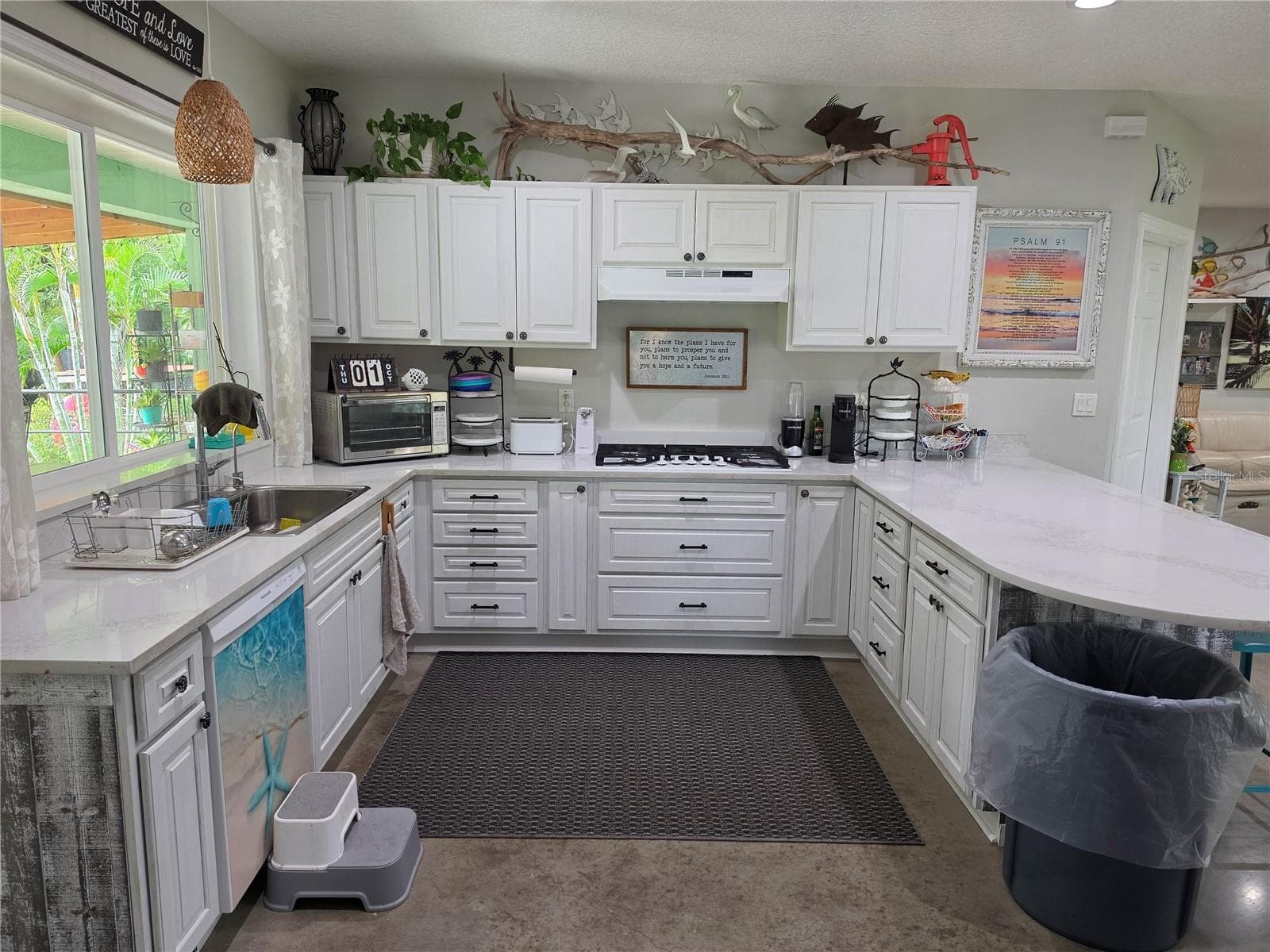 Single Family Residence at 390 HENDERSON AVE, SEFFNER, photo 12 of 49