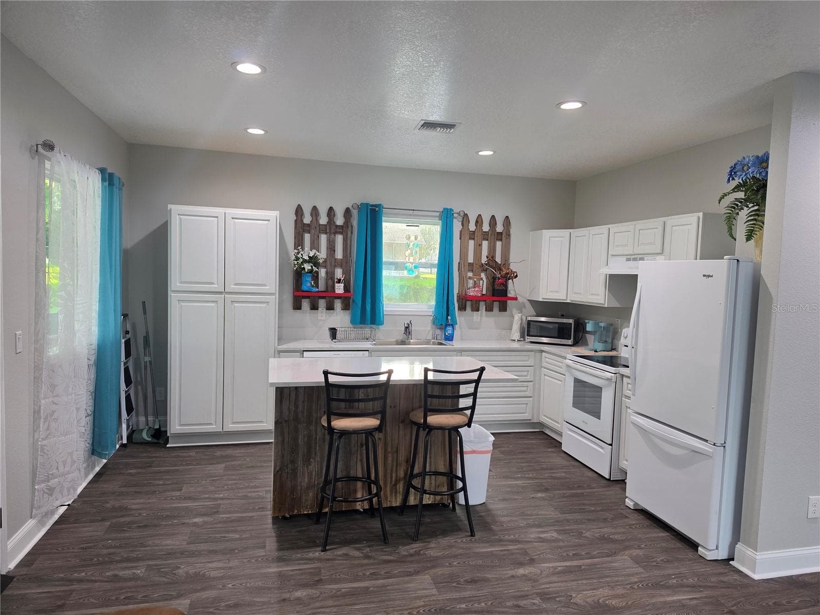 Single Family Residence at 390 HENDERSON AVE, SEFFNER, photo 37 of 49