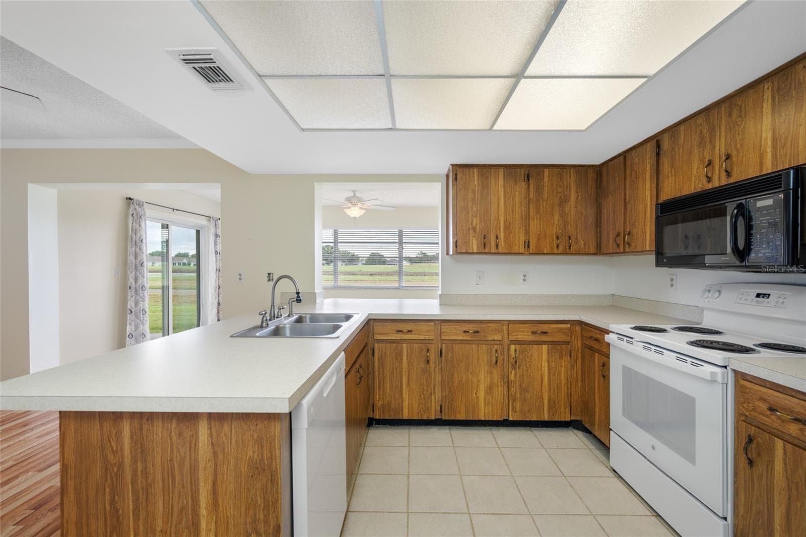 Condominium at 2020 HULLHOUSE DR, SUN CITY CENTER, photo 9 of 40