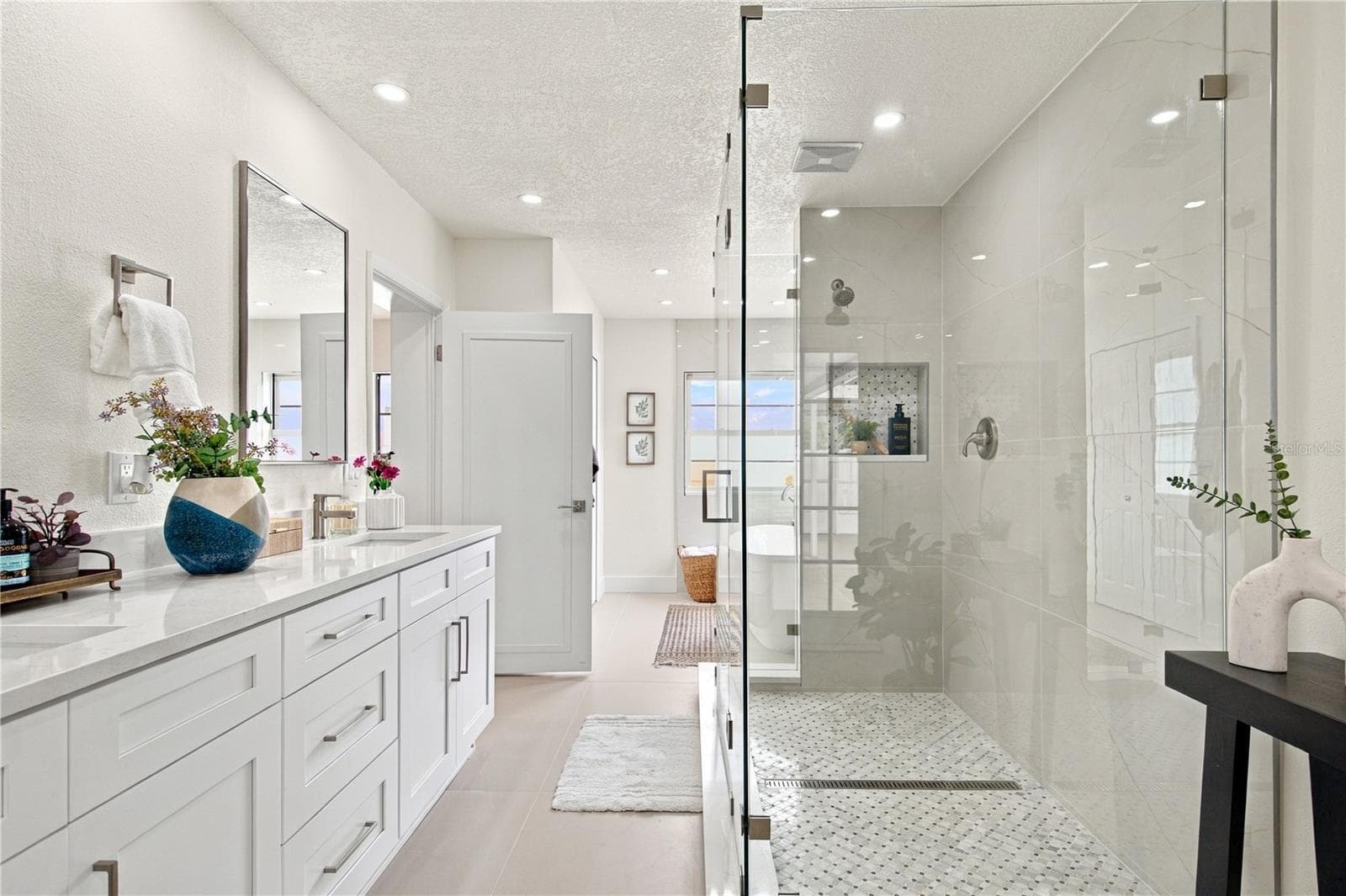 Single Family Residence at 16115 PEBBLEBROOK DR, TAMPA, photo 22 of 48