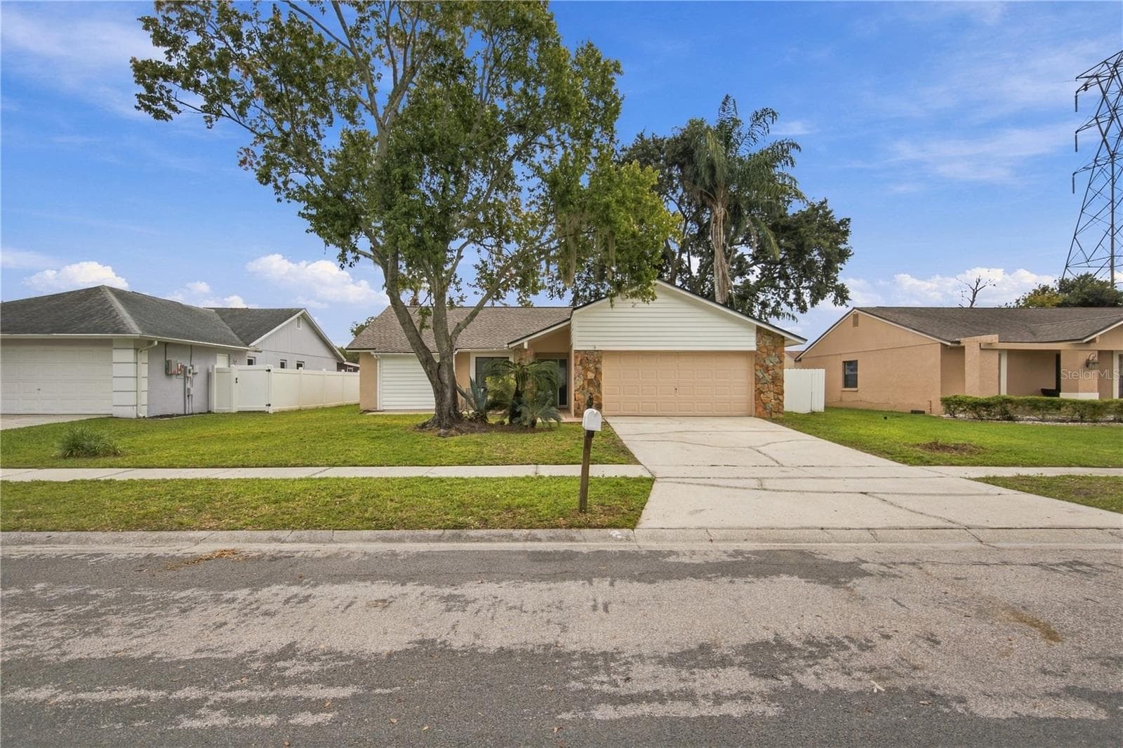 Single Family Residence at 16115 PEBBLEBROOK DR, TAMPA, photo 41 of 48