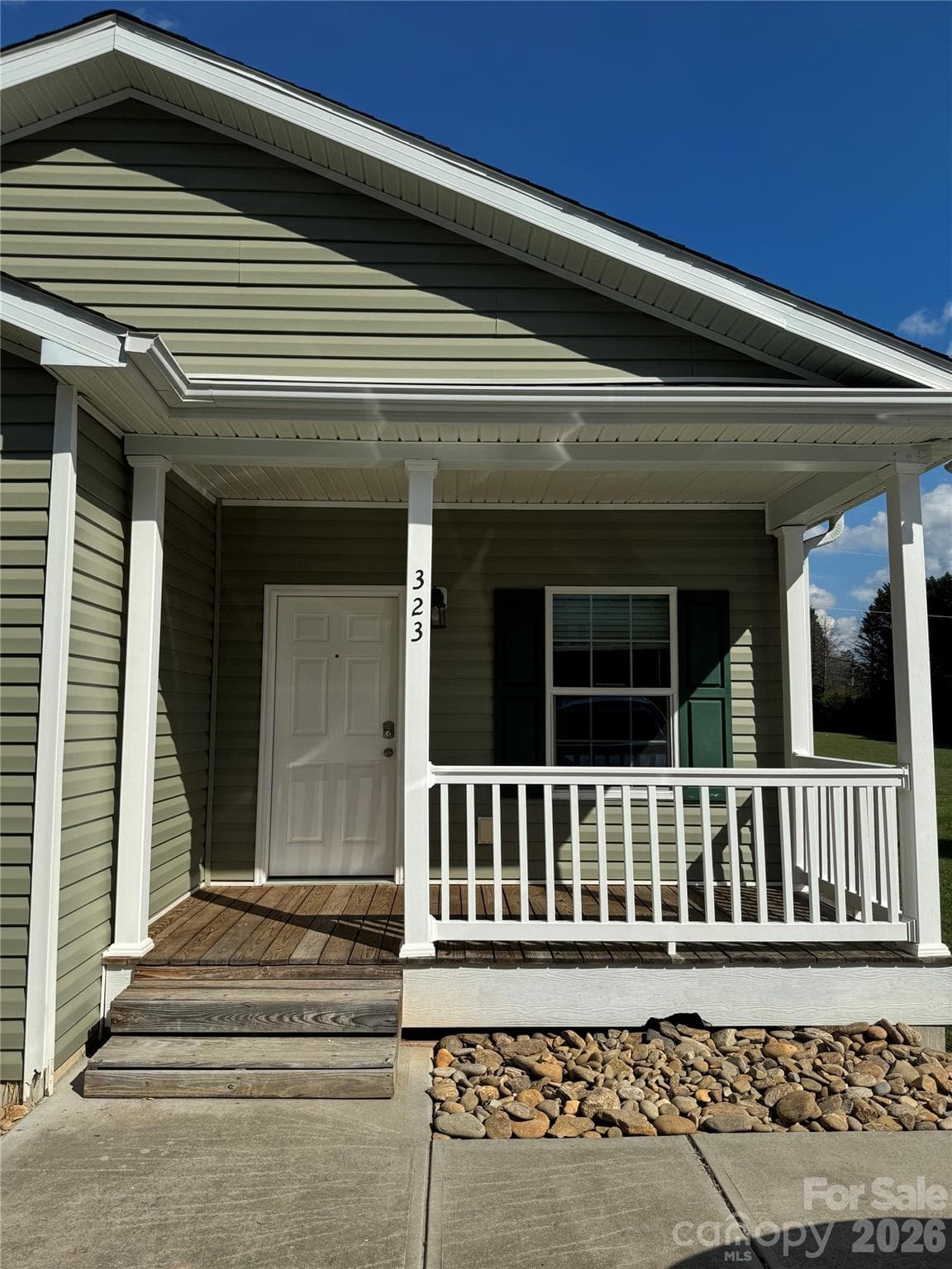 cozy front porch - 323 Martin Street, Shelby