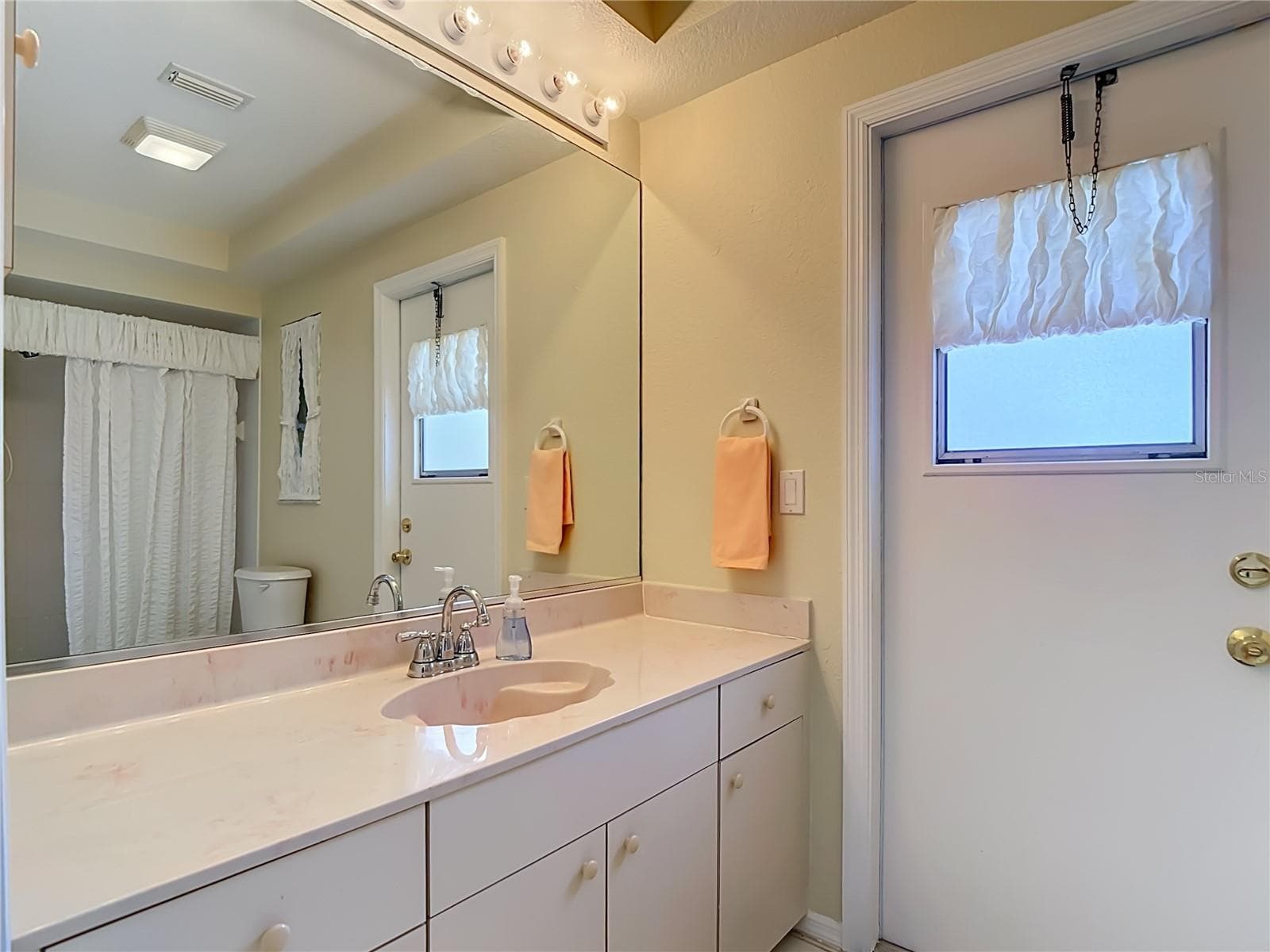 Single Family Residence at 63 CLUBHOUSE RD, ROTONDA WEST, photo 23 of 46