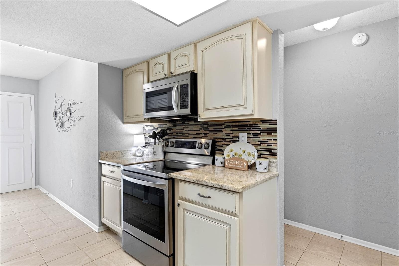 Single Family Residence at 179 SUNSHINE DR, PALM HARBOR, photo 11 of 30