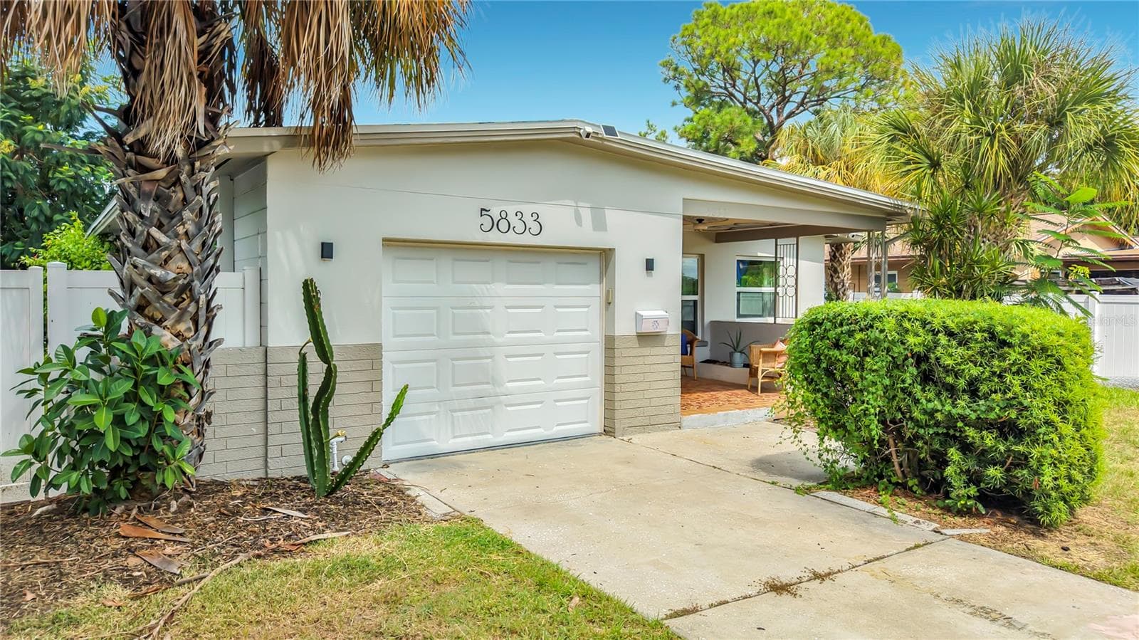 Single Family Residence at 5833 DARTMOUTH AVE N, ST PETERSBURG, photo 4 of 54