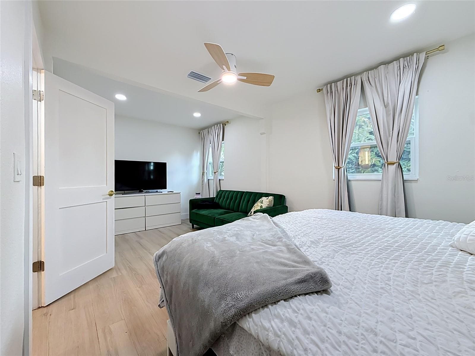 Single Family Residence at 5833 DARTMOUTH AVE N, ST PETERSBURG, photo 29 of 54