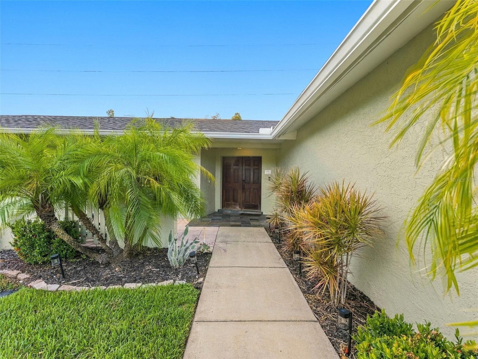 Single Family Residence at 1846 DEL ROBLES DR, CLEARWATER, photo 5 of 45