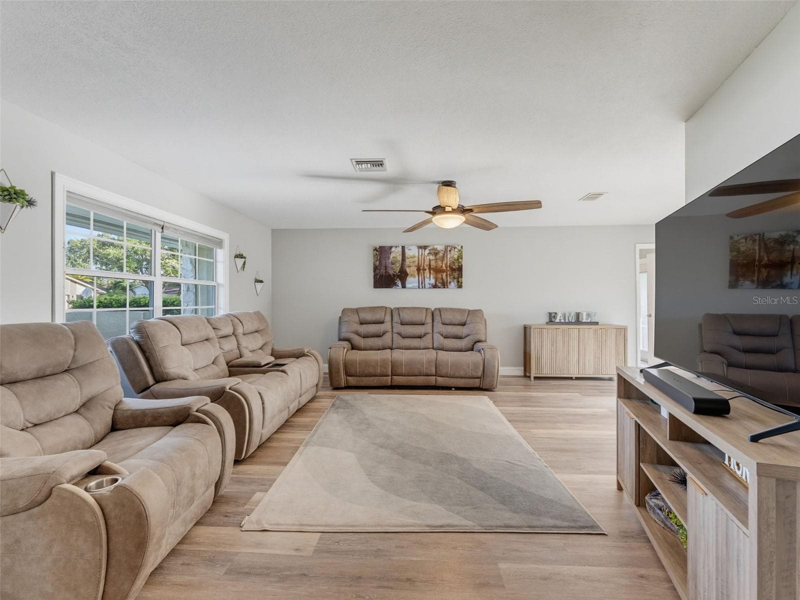 Single Family Residence at 1846 DEL ROBLES DR, CLEARWATER, photo 9 of 45