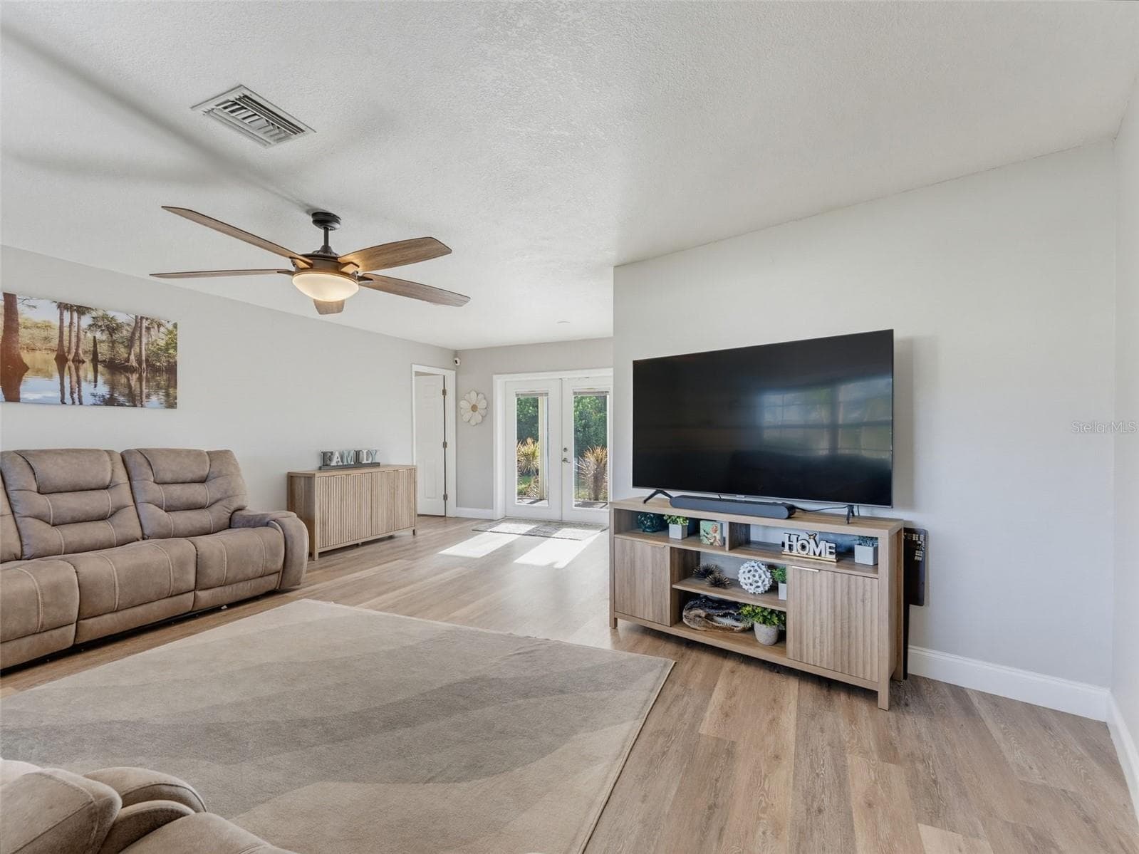 Single Family Residence at 1846 DEL ROBLES DR, CLEARWATER, photo 10 of 45