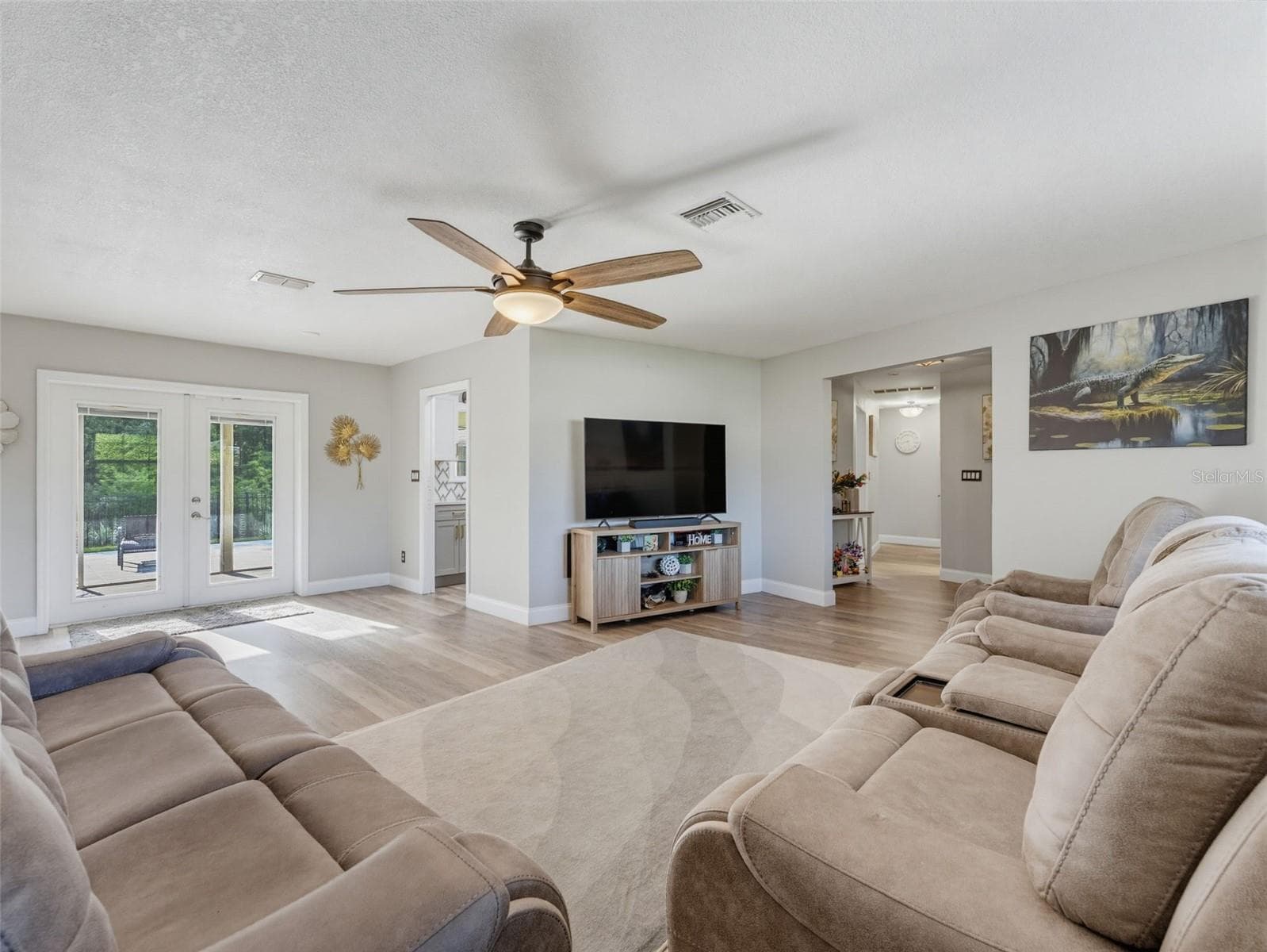 Single Family Residence at 1846 DEL ROBLES DR, CLEARWATER, photo 11 of 45