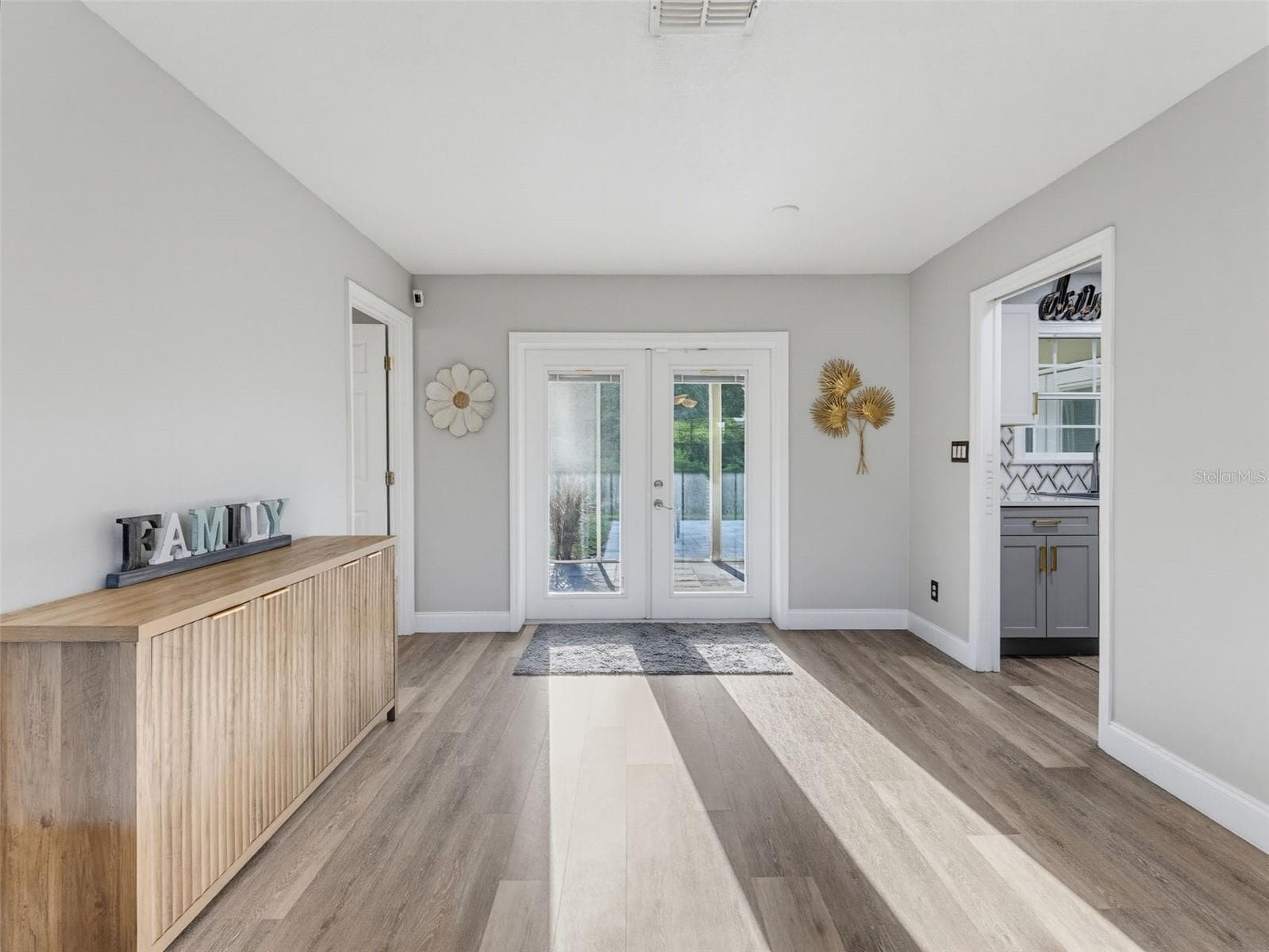 Single Family Residence at 1846 DEL ROBLES DR, CLEARWATER, photo 12 of 45