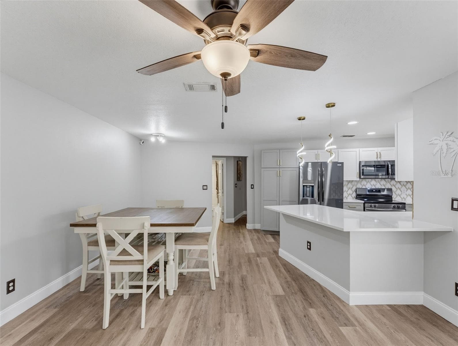 Single Family Residence at 1846 DEL ROBLES DR, CLEARWATER, photo 18 of 45