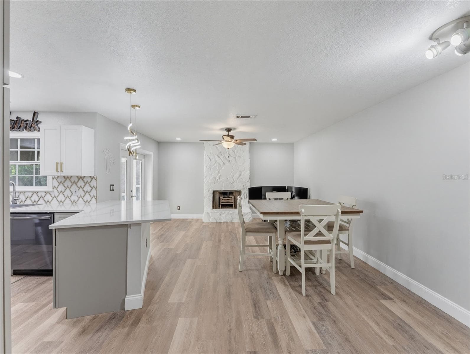 Single Family Residence at 1846 DEL ROBLES DR, CLEARWATER, photo 19 of 45