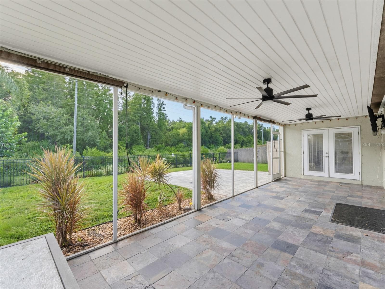 Single Family Residence at 1846 DEL ROBLES DR, CLEARWATER, photo 39 of 45