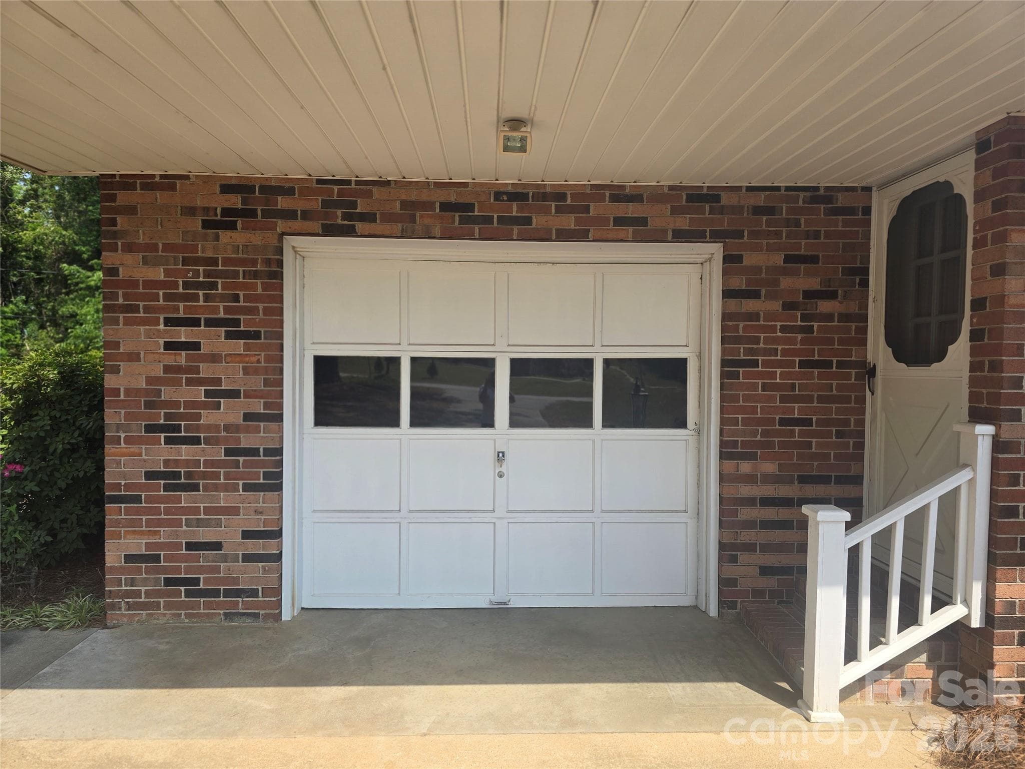 ONE CAR GARAGE/CARPORT - Chester