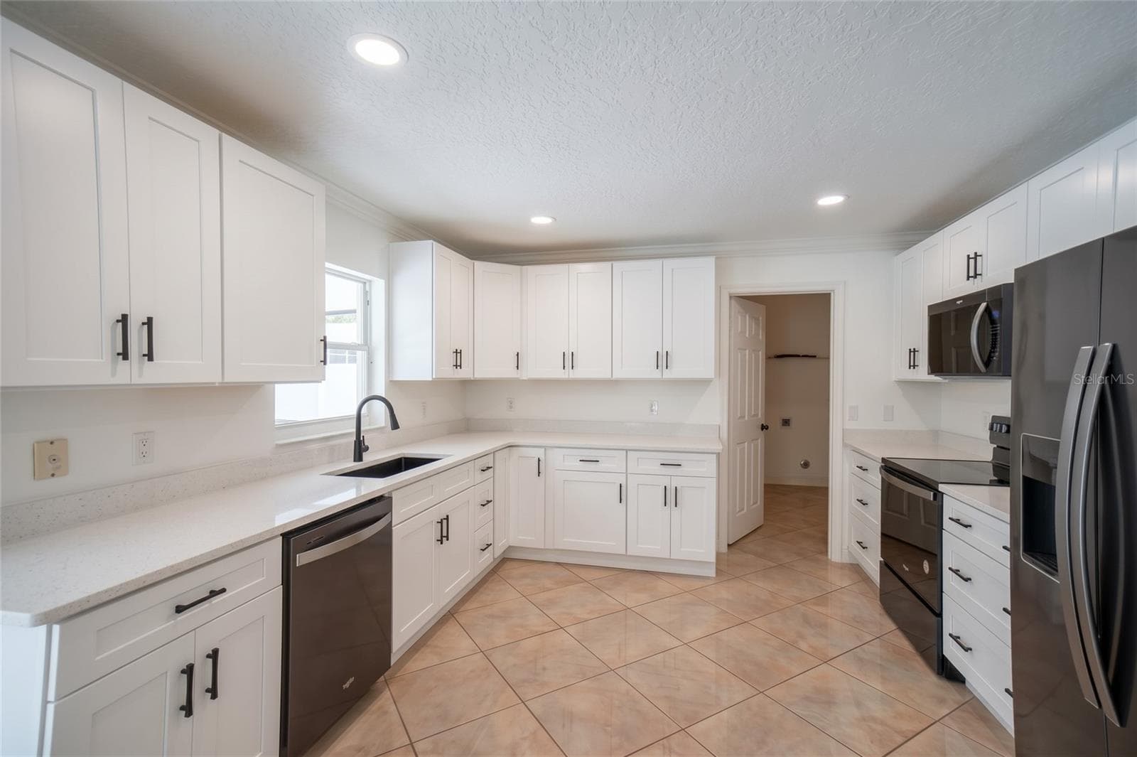 Single Family Residence at 14208 ABINGTON HEIGHTS DR, ORLANDO, photo 13 of 77