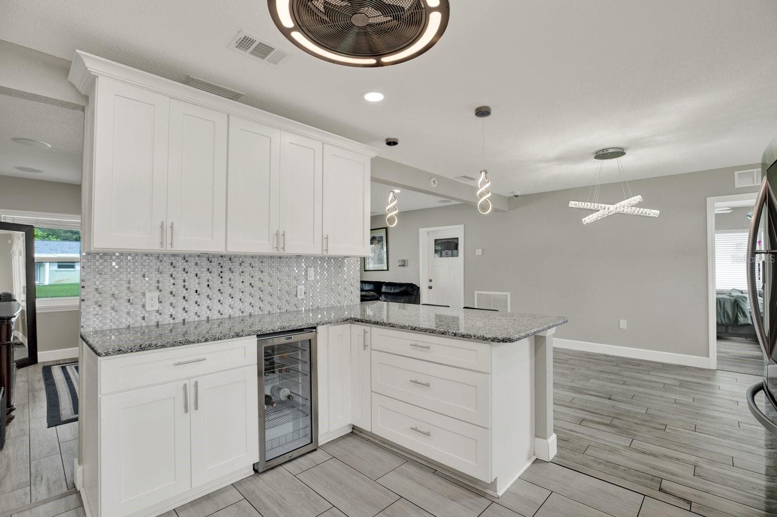 Single Family Residence at 1000 59TH AVE S, ST PETERSBURG, photo 4 of 19