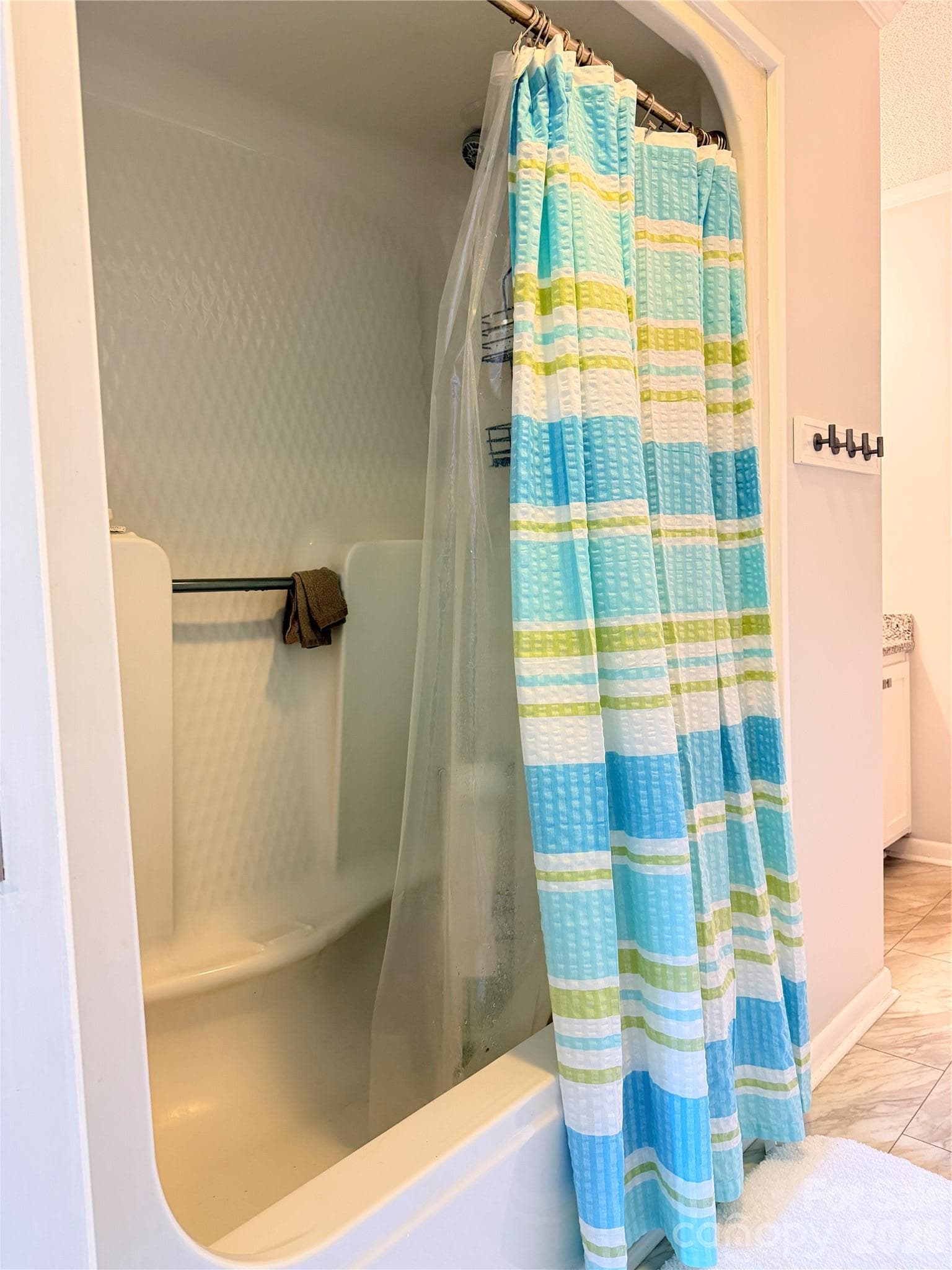 Condominium at 26 11th Avenue NE, Hickory, photo 9 of 46