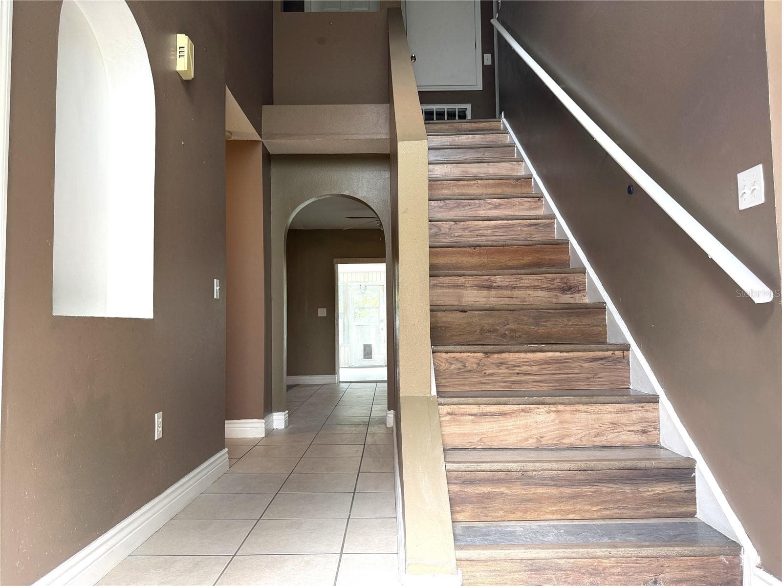 Single Family Residence at 1664 SETTLERS CREEK WAY, LAKELAND, photo 4 of 37