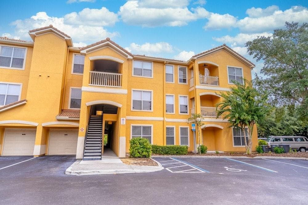 8842 VILLA VIEW CIR #106