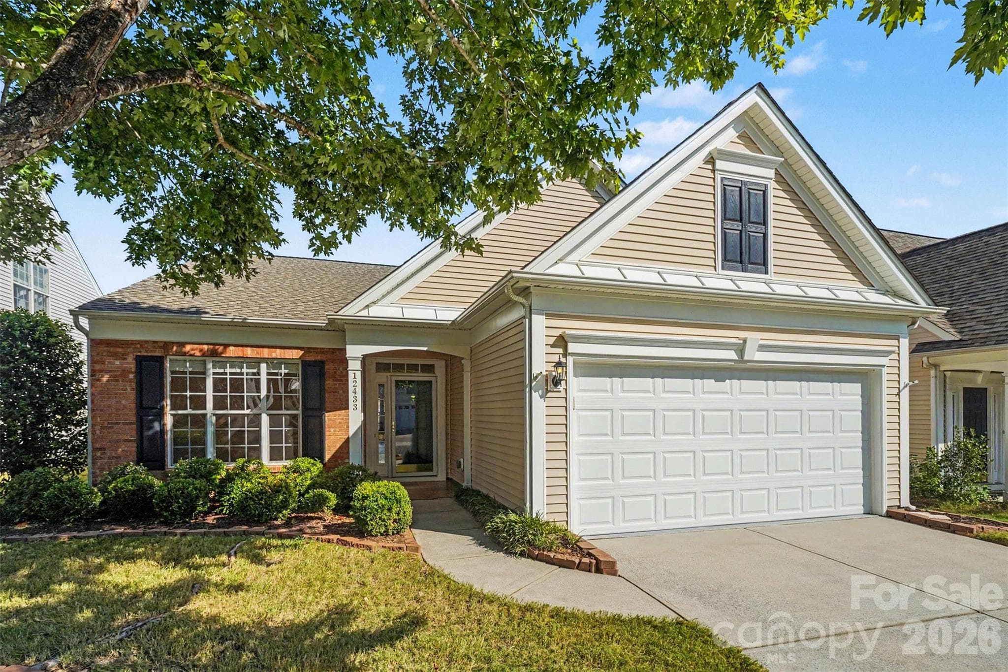 Single Family Residence at 12433 Bobhouse Drive, Charlotte, photo 2 of 29