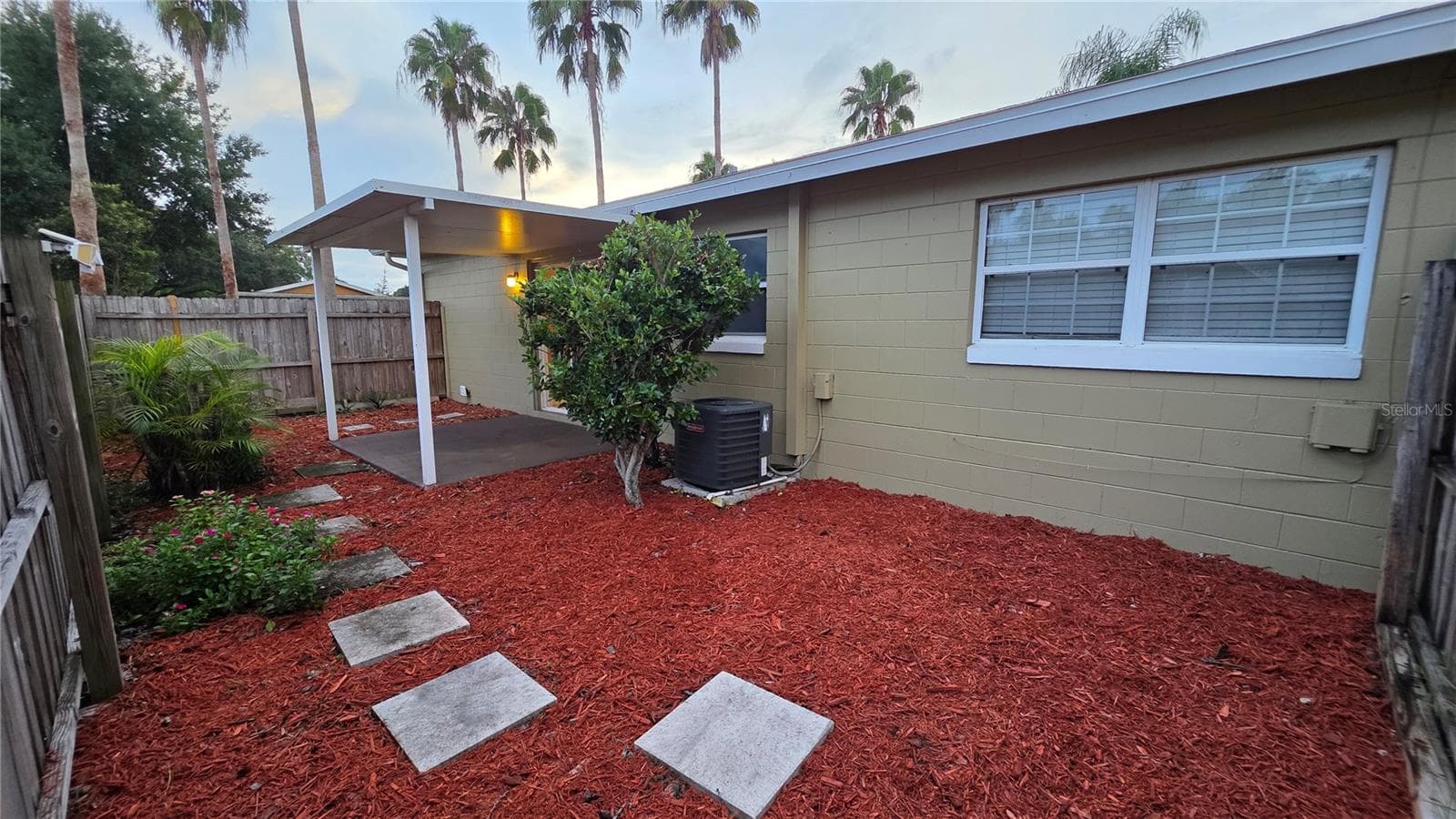 Private Fenced Backyard - 3118 S BUMBY AVE AVE #B5, ORLANDO