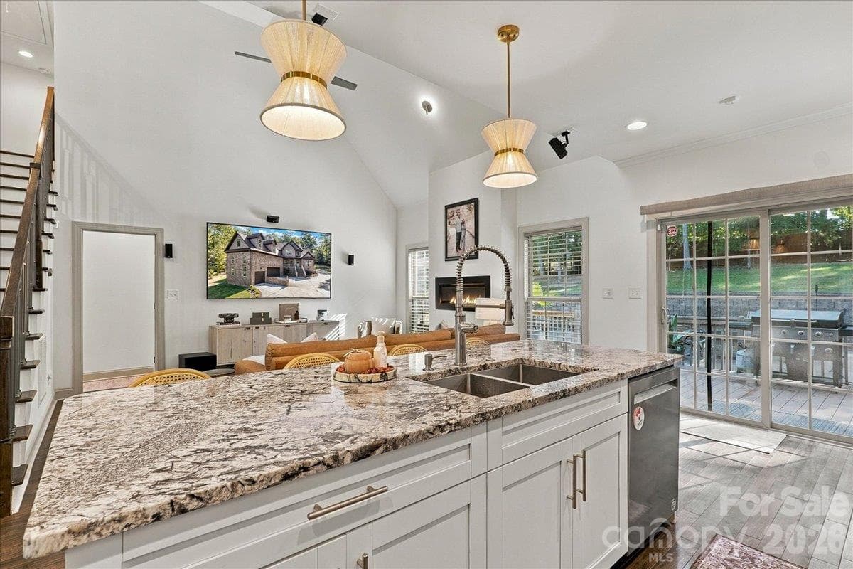 Single Family Residence at 330 Woodland Glen Road, Clover, photo 17 of 48
