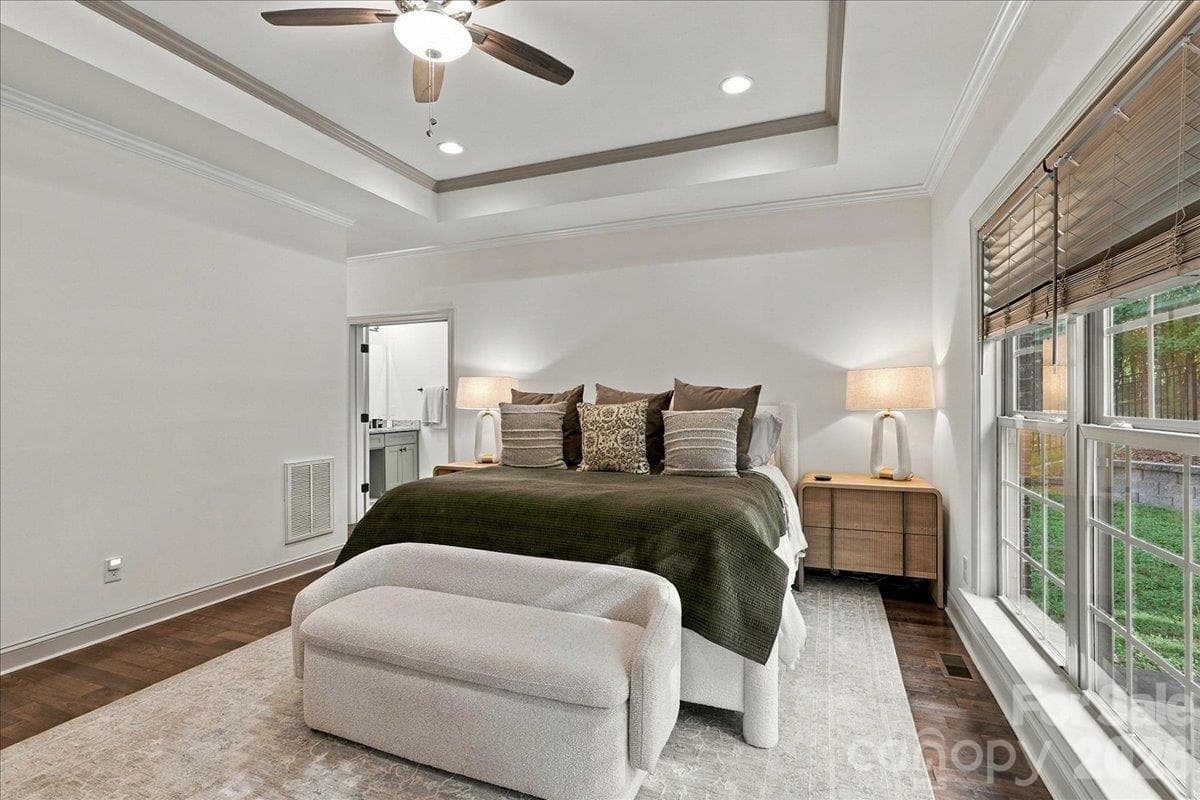 Single Family Residence at 330 Woodland Glen Road, Clover, photo 19 of 48