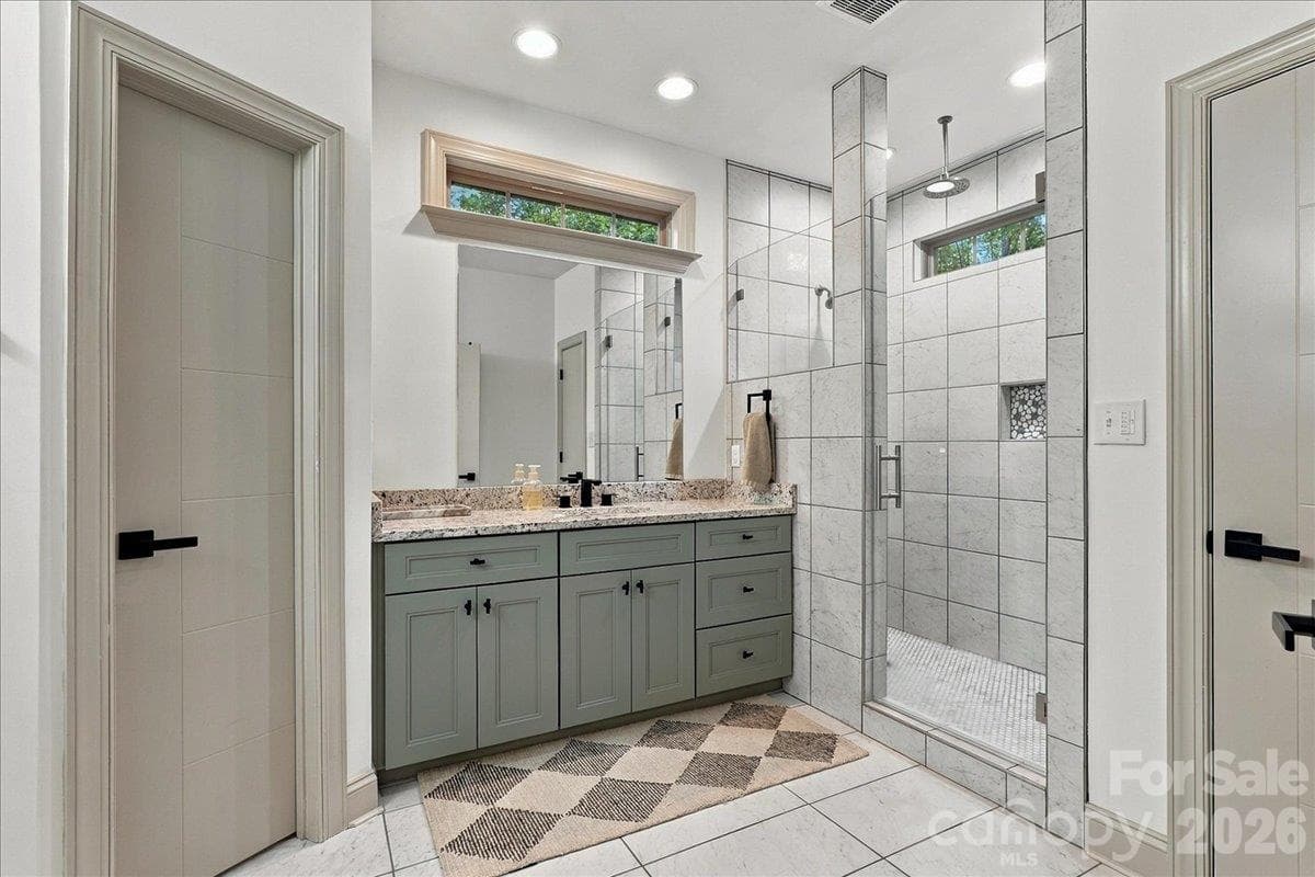 Single Family Residence at 330 Woodland Glen Road, Clover, photo 21 of 48