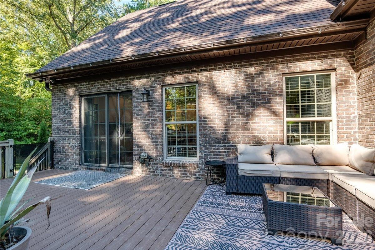 Single Family Residence at 330 Woodland Glen Road, Clover, photo 38 of 48