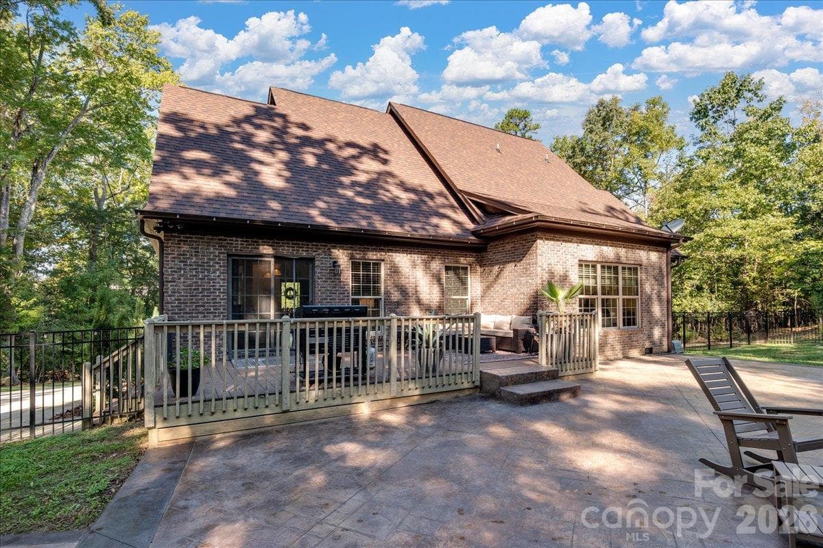 Single Family Residence at 330 Woodland Glen Road, Clover, photo 42 of 48