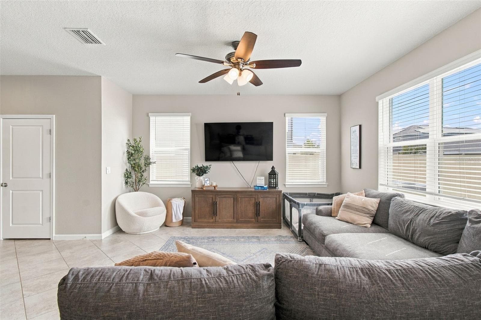 Single Family Residence at 11609 GOLD DUST CT, RIVERVIEW, photo 6 of 29