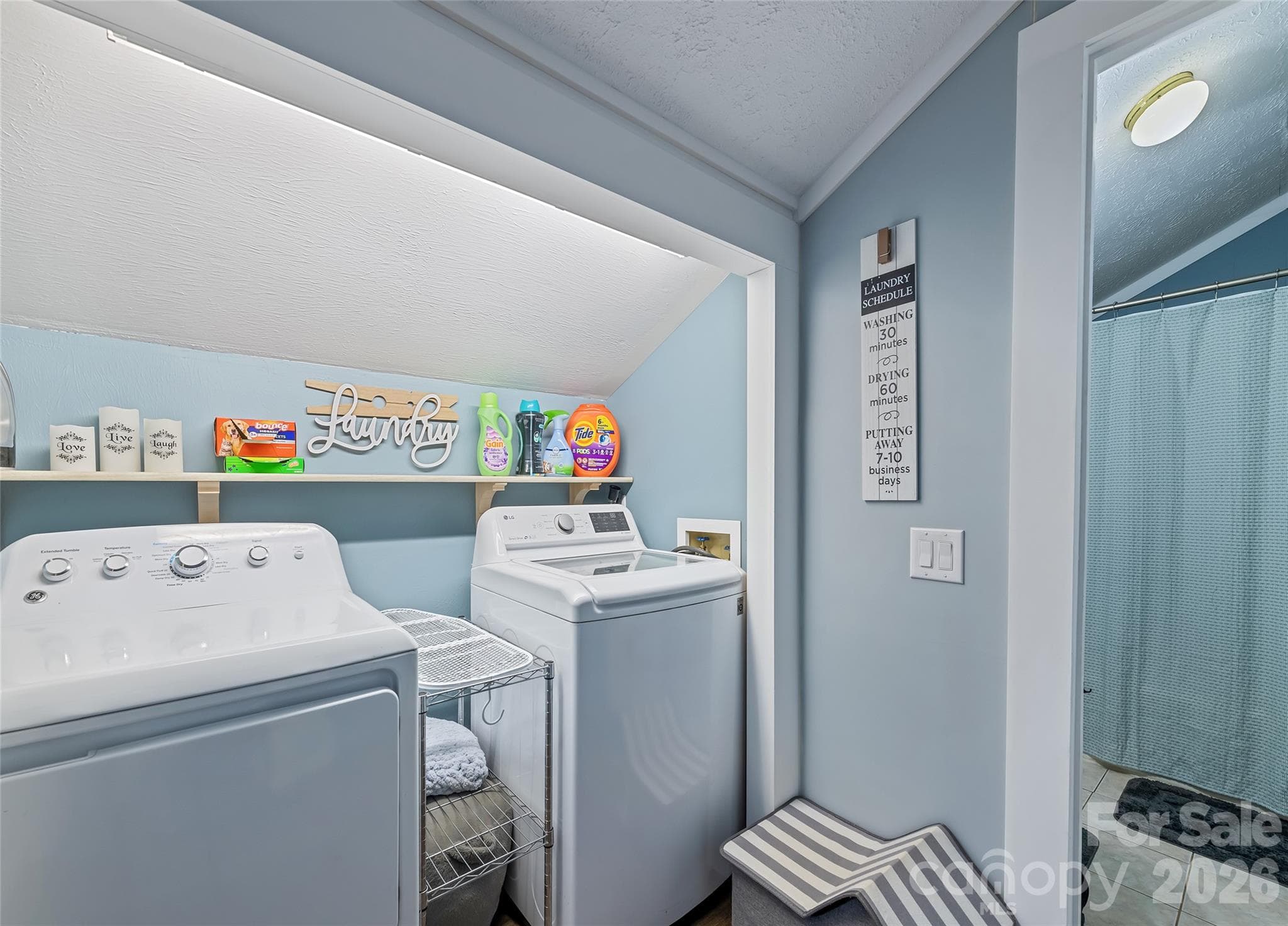 Upstairs washer/dryer that convey. - 177 Forest Drive, Clyde
