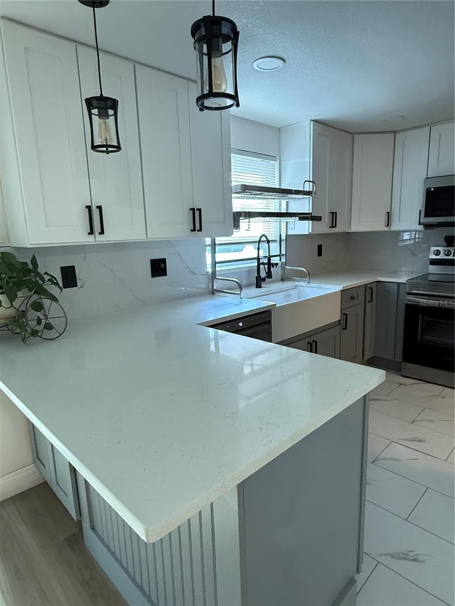 Single Family Residence at 12418 QUEENSLAND LN, TAMPA, photo 5 of 26