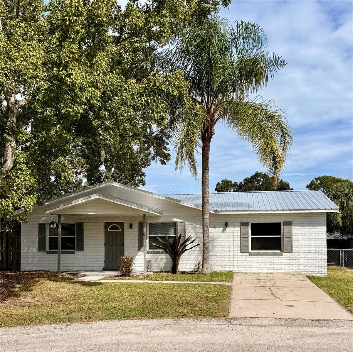 1015 MOCKINGBIRD CIR