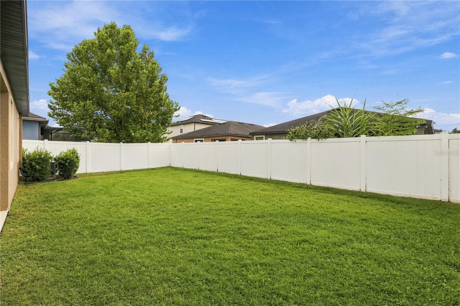 BIG FENCED IN BACKYARD - 12511 BALLENTRAE FOREST DR, RIVERVIEW