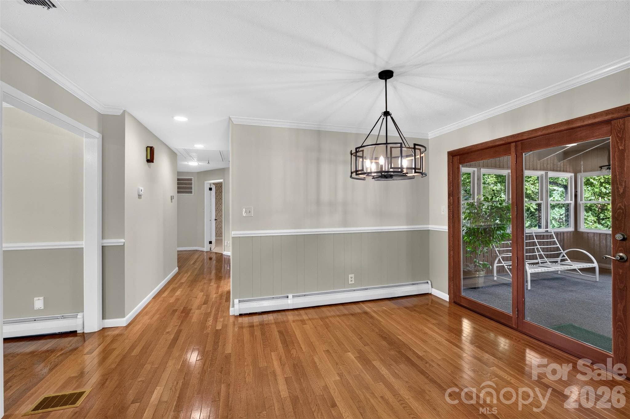 Dining - 1007 Woodland Street SE, Valdese