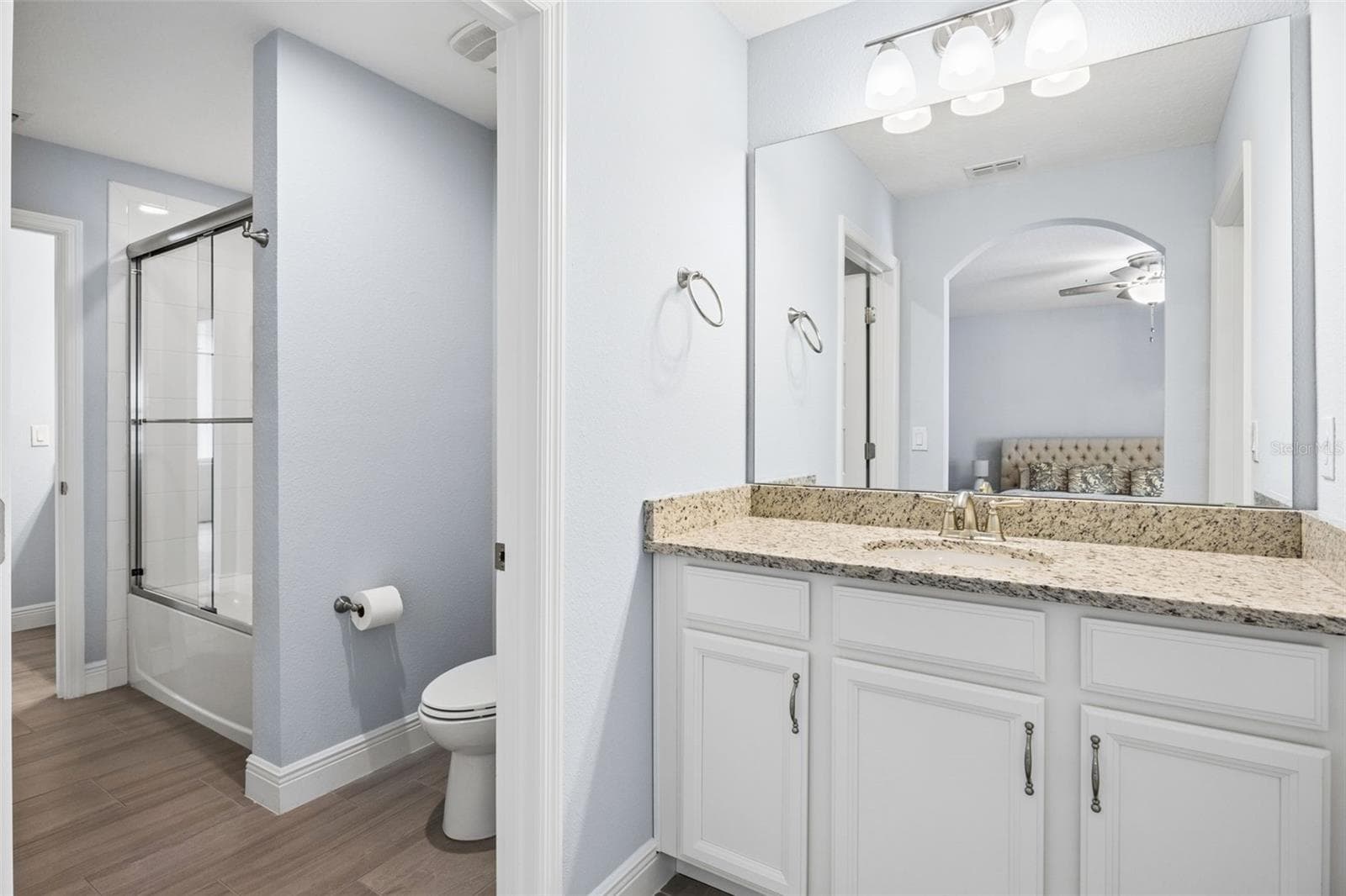Jack and Jill Bath - 10048 BEACH PORT DR, WINTER GARDEN