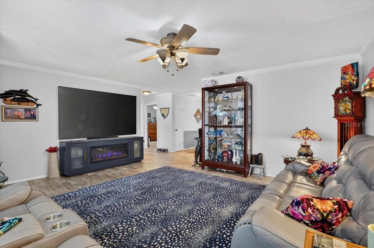 Living Room. - 5503 18TH AVE E, BRADENTON