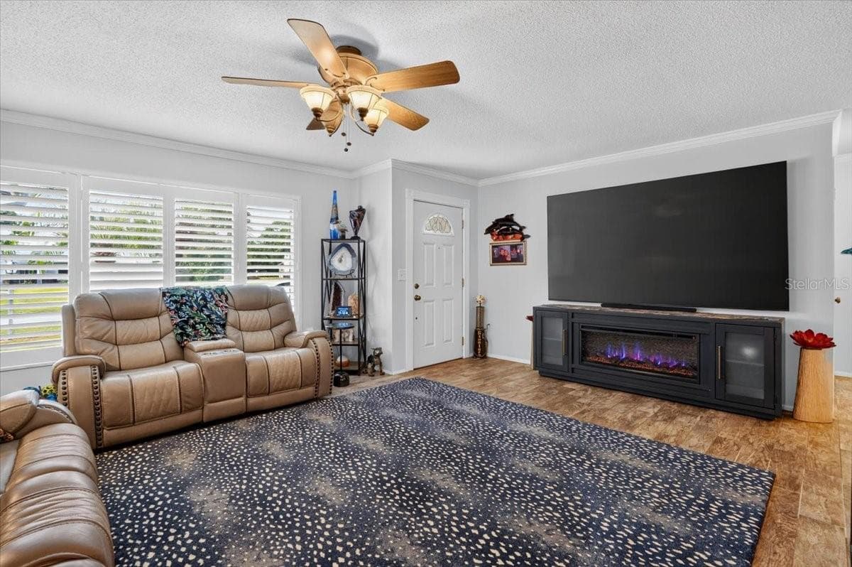 Living Room. - 5503 18TH AVE E, BRADENTON