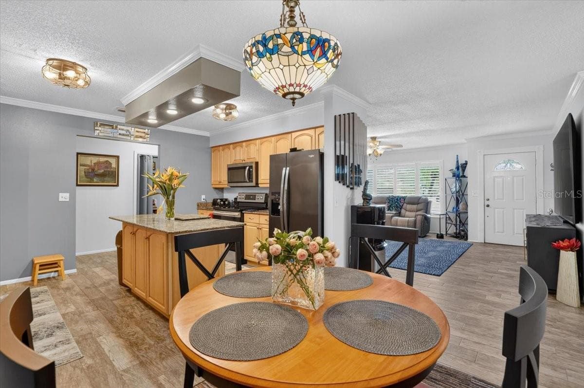Eat In Kitchen. - 5503 18TH AVE E, BRADENTON