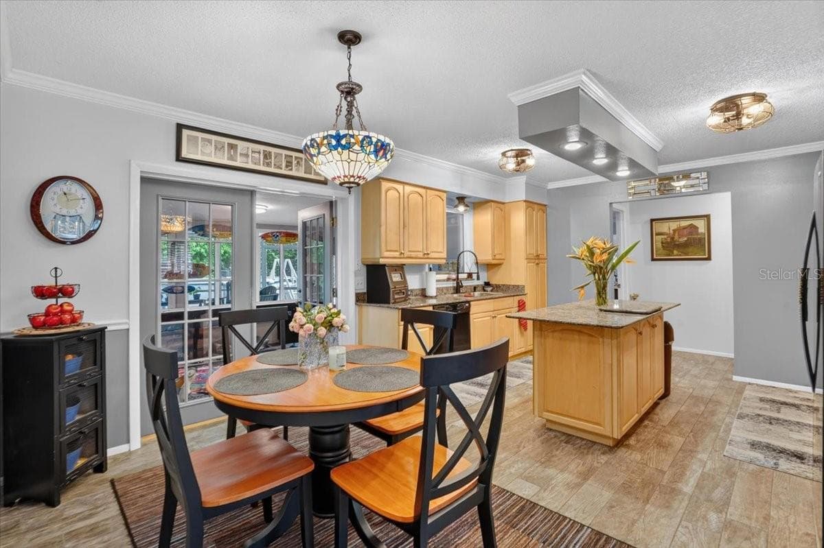 Eat In Kitchen. - 5503 18TH AVE E, BRADENTON