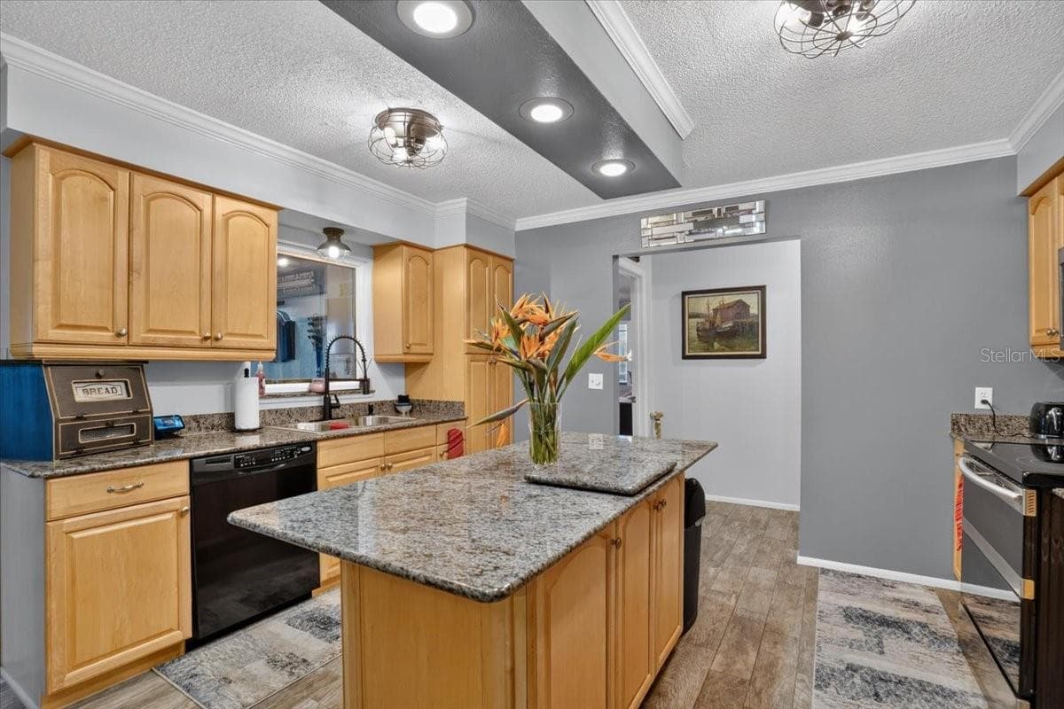 Kitchen. - 5503 18TH AVE E, BRADENTON