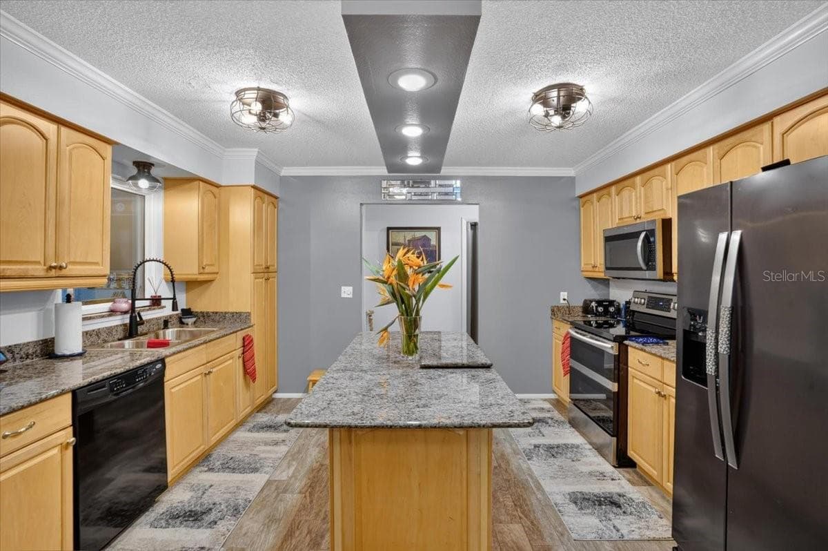 Kitchen. - 5503 18TH AVE E, BRADENTON