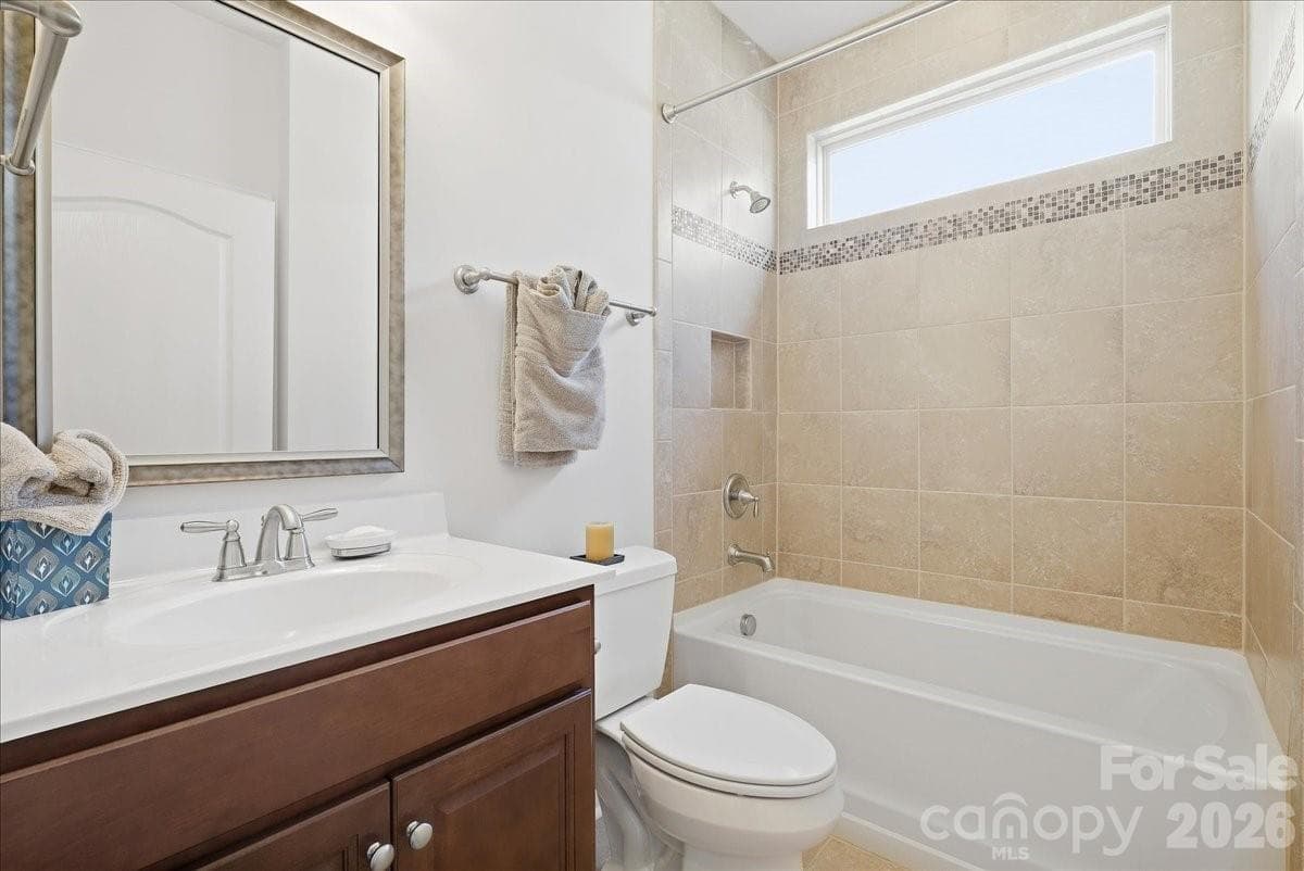 2nd bedroom full bath - 389 Harvest Valley Lane, Fort Mill