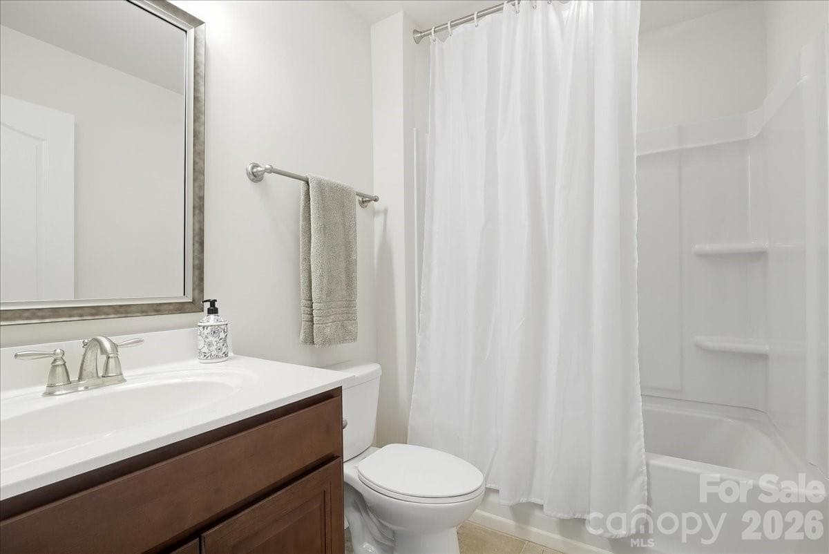 2nd level full bath - 389 Harvest Valley Lane, Fort Mill