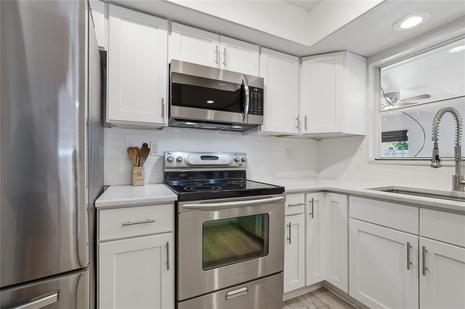 Single Family Residence at 1634 DALE CIR N, DUNEDIN, photo 10 of 37
