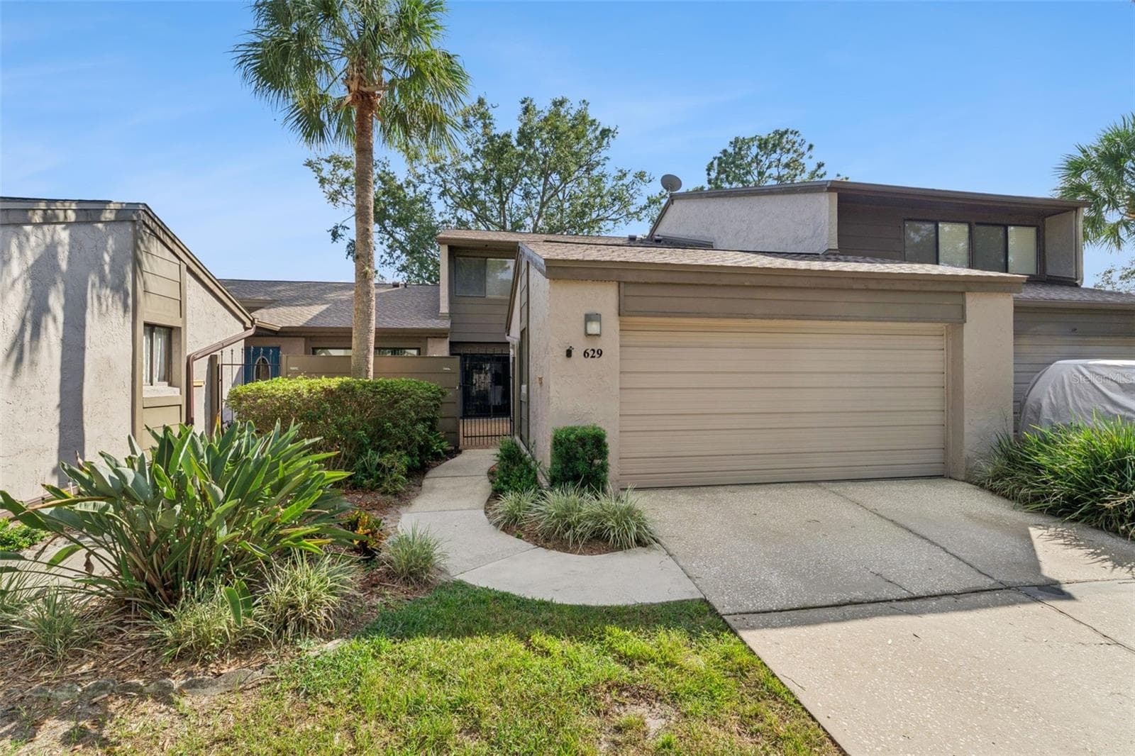 629 WOODRIDGE DR