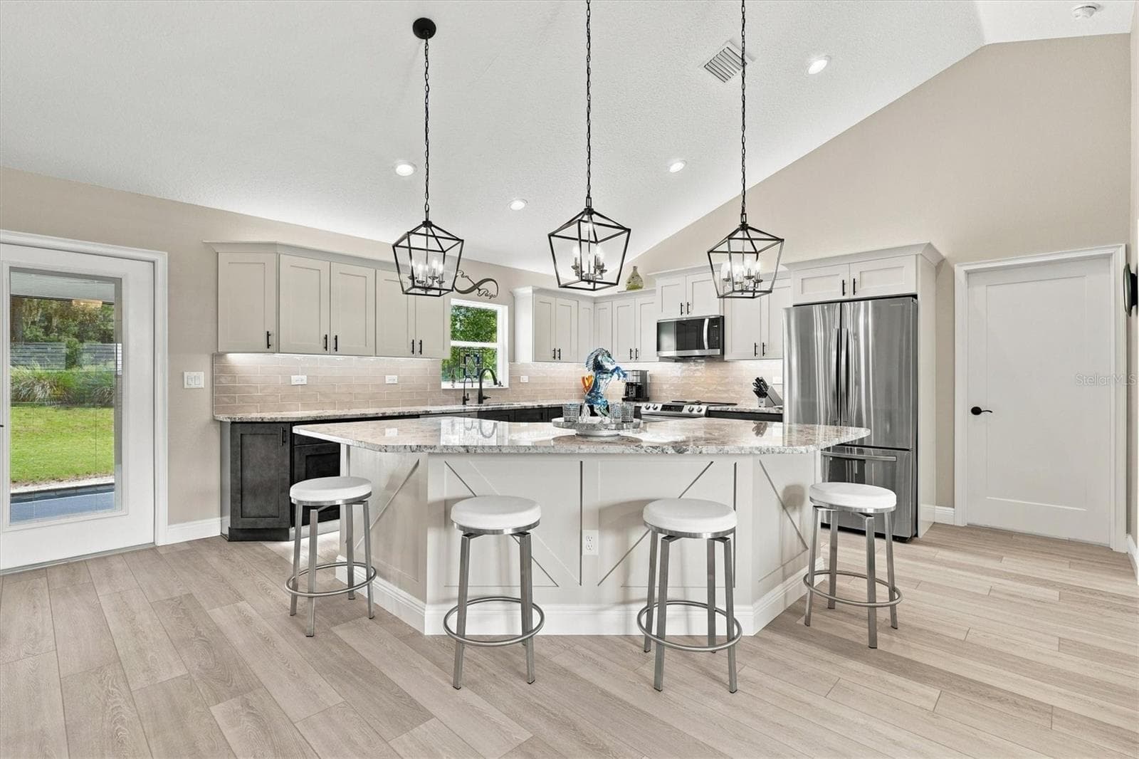 LARGE TOP OF THE LINE FULLY EQUIPPED KITCHEN - 6791 SW 179TH COURT RD, DUNNELLON
